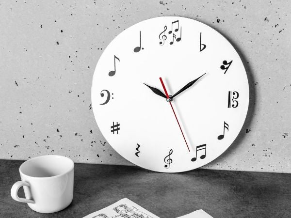 Sein&auml;kello Nuottisymboleilla