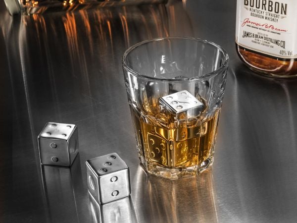 Ter&auml;ksiset Noppaj&auml;&auml;kuutiot, 4 kpl